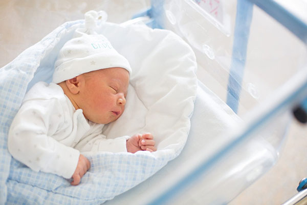 INFANT WINTER CARE : A COMPLETE GUIDE TO KEEPING  BABIES WARM